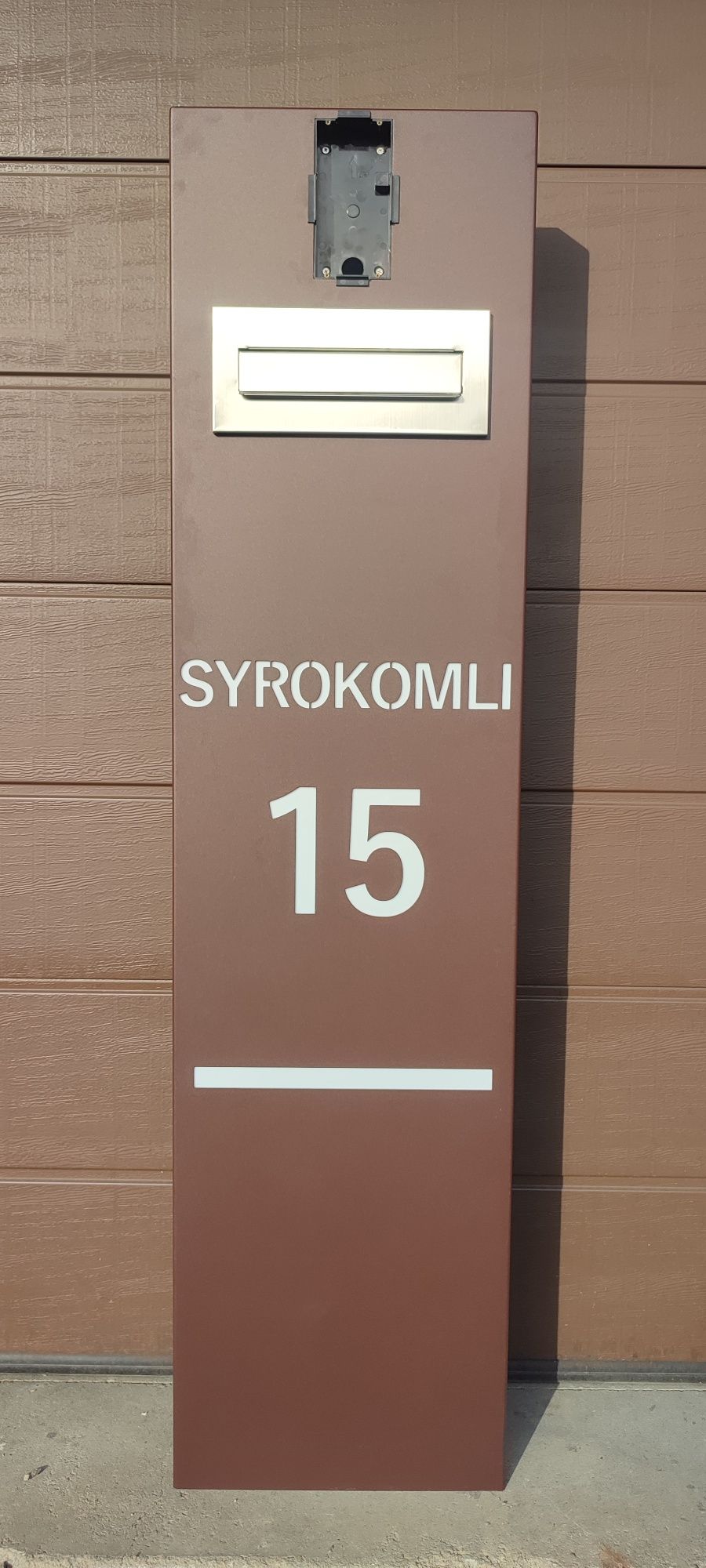 Słupek multimedialny wrzutnik skrzynka na listy multibox