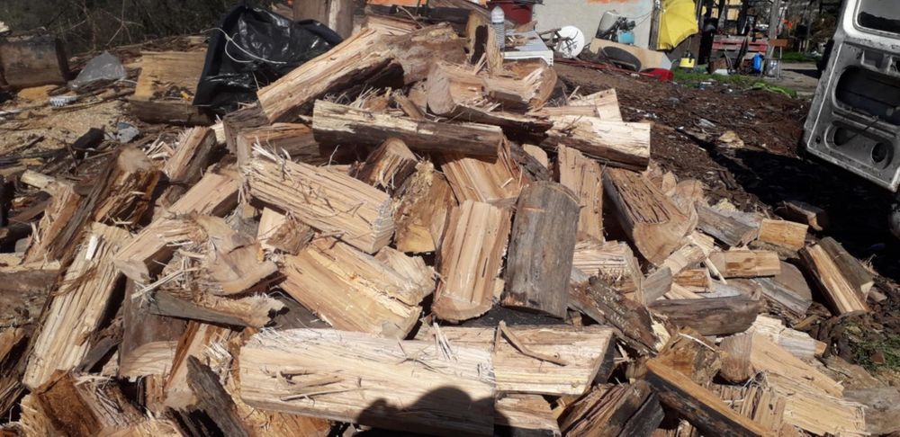 Vendo lenha seca de pinho 35€ o m3 eucalipto 45€ o m3 mistura 40€ o m3