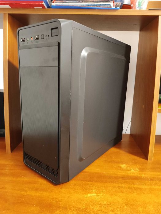 Комп'ютер стаціонарний в хорошому стані
