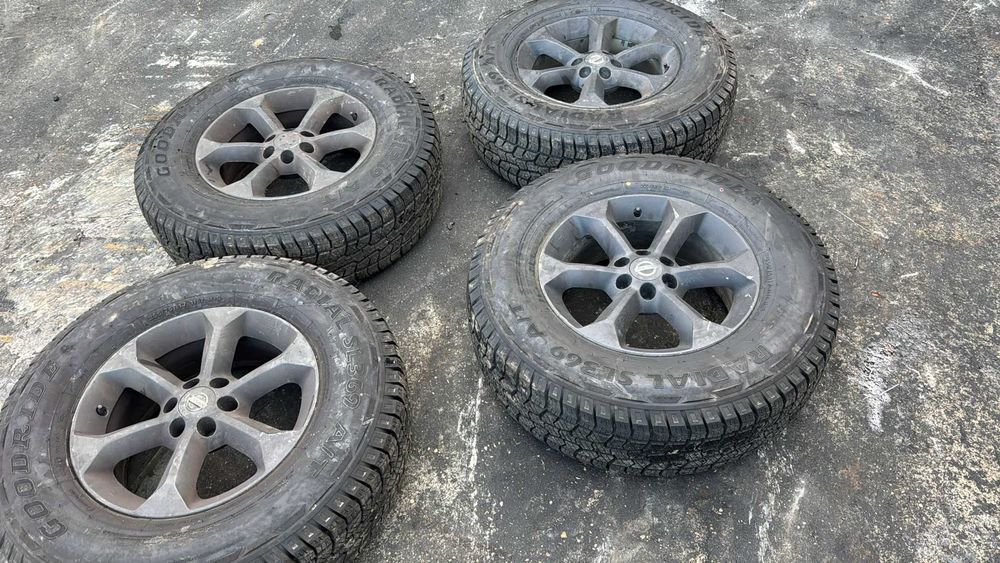 Pneus e Jantes 255-75-R17 nissan NAVARA