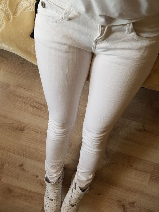 Biale spodnie rurki Mango