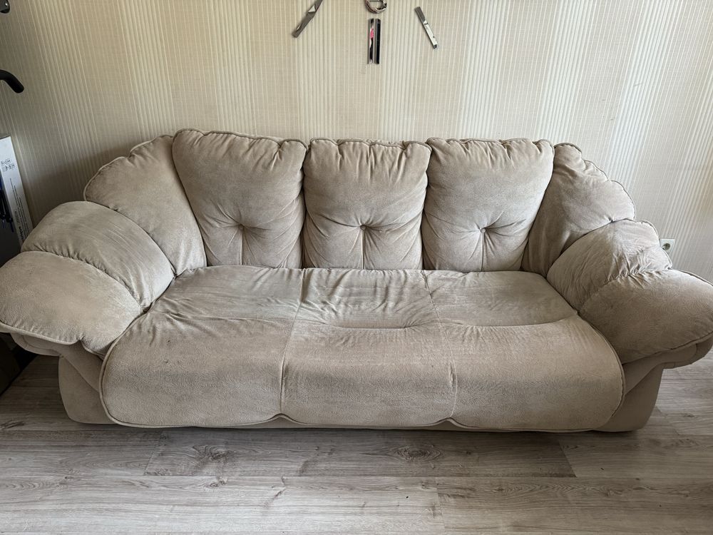 Мʼка частина, диван та одне крісло