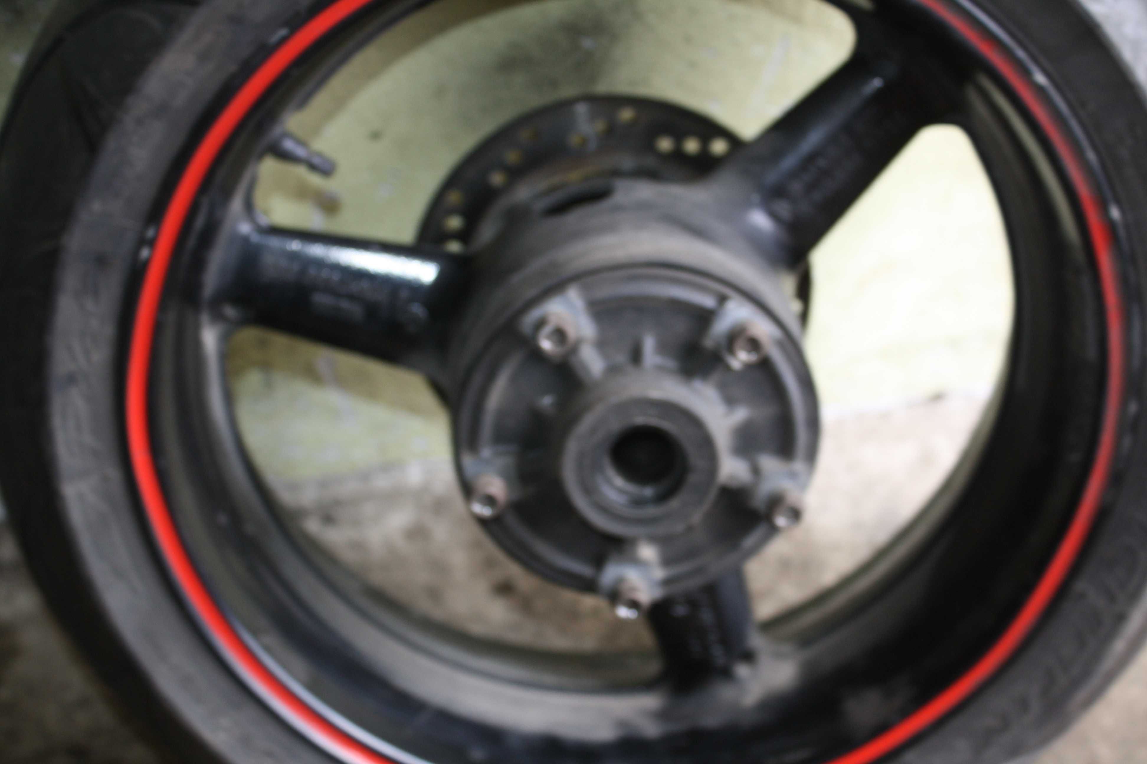 Felga Tył Tylna Piasta Tarcza Hamulcowa Yamaha R6 RJ03 99-02