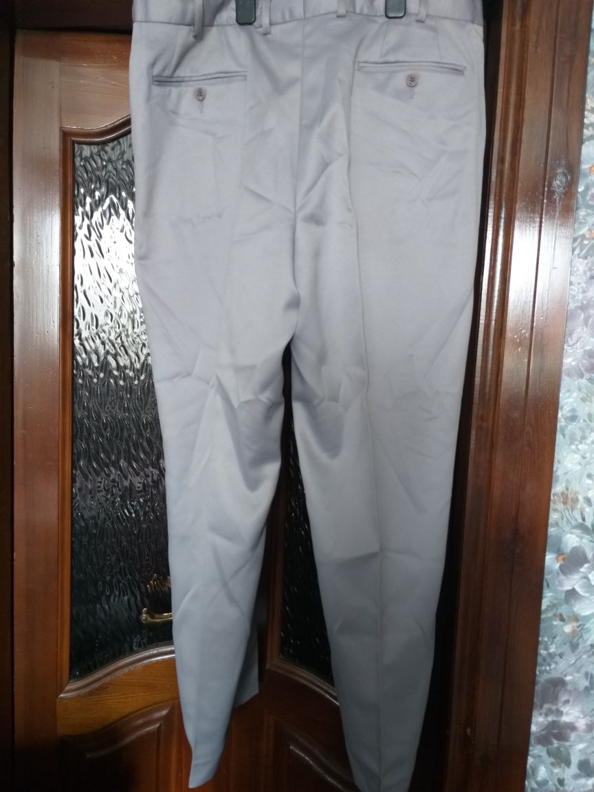 Мужской костюм пиджак и брюки р.54-56