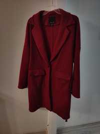 Czerwony prążkowany płaszcz 46