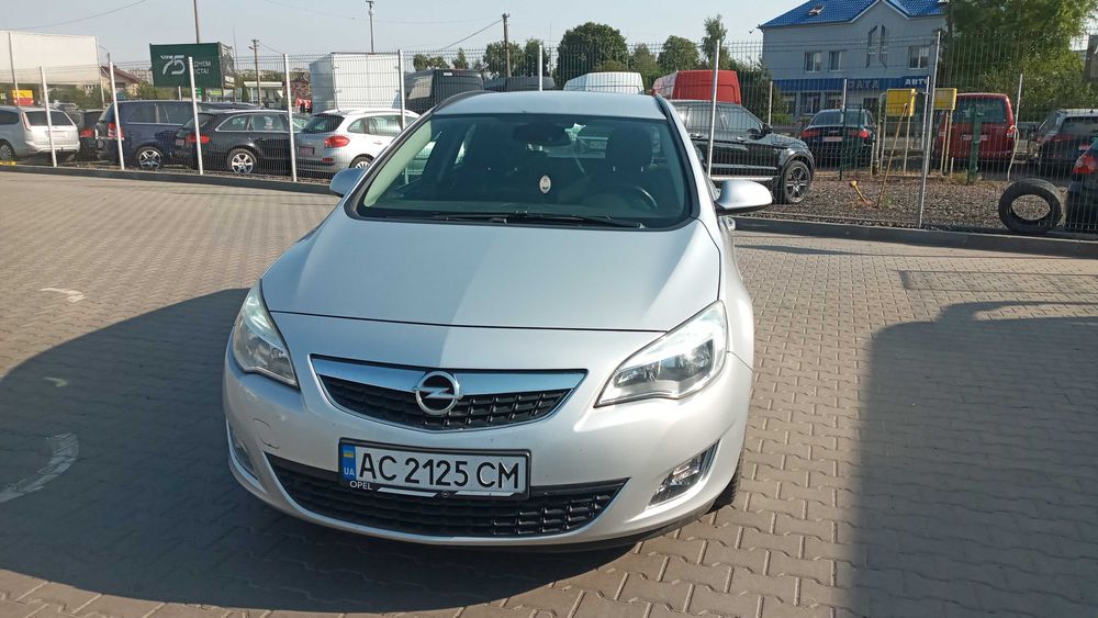 Продам Opel astra j