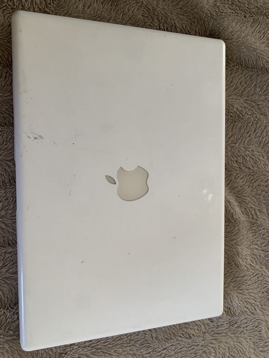 Продам Макбук на запчастини