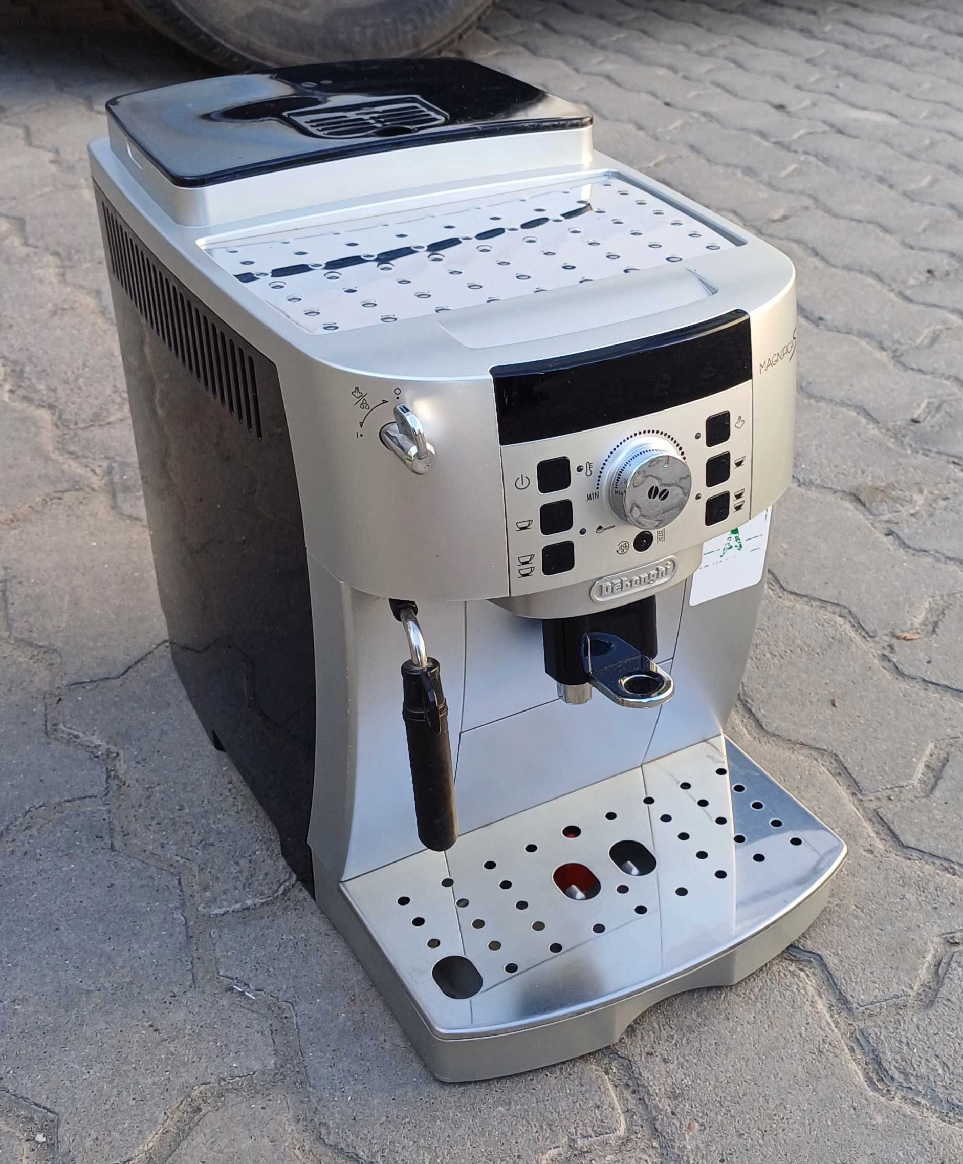 Кавомашина автоматична Delonghi Magnifica S ECAM 22.110.S срібна
