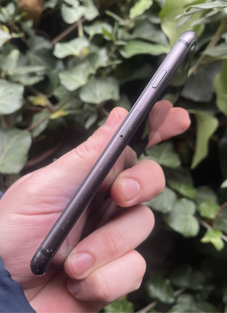 Мобильный телефон iPhone 8 64gb neverlock айфон б/у