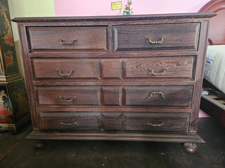 Magnifica cómoda em madeira maciça, pesadíssima - ópt