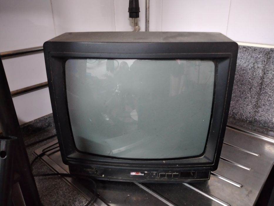 Televisor usado sem comando