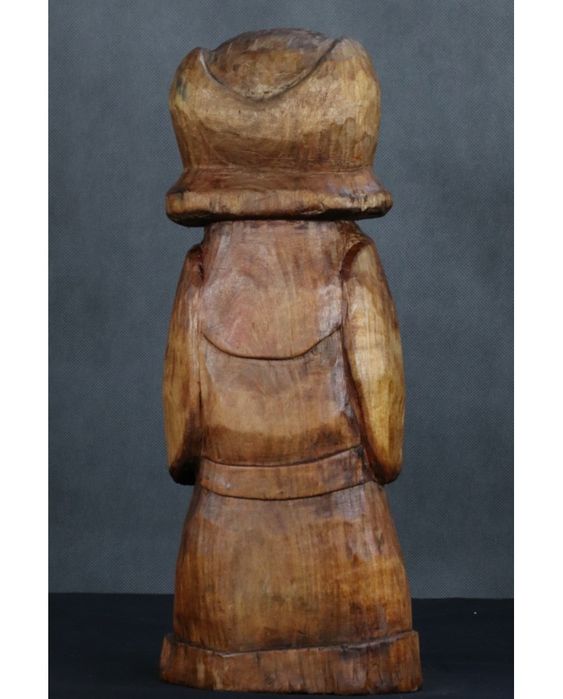 Postać z fajką. Drewno. Sztuka ludowa. Polska. XX wiek.