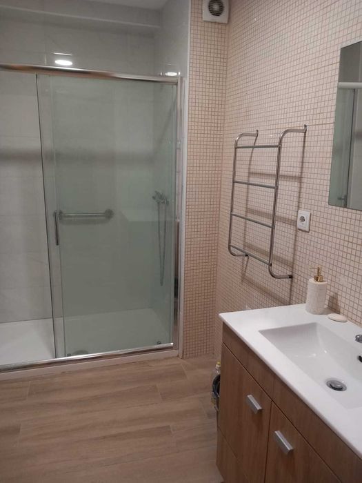 PORTO. Arrenda-se a Estudantes (2-3) APARTAMENTO T1 e ESTÚDIO