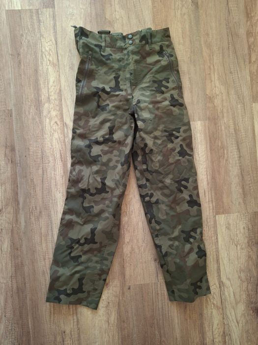 Spodnie ochronne wojskowe przeciwdeszczowe rozpinane po bokach nowe