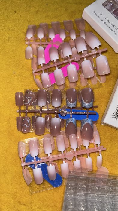 Press on nails sztuxzne paznokcie 9 opakowań + naklejki French