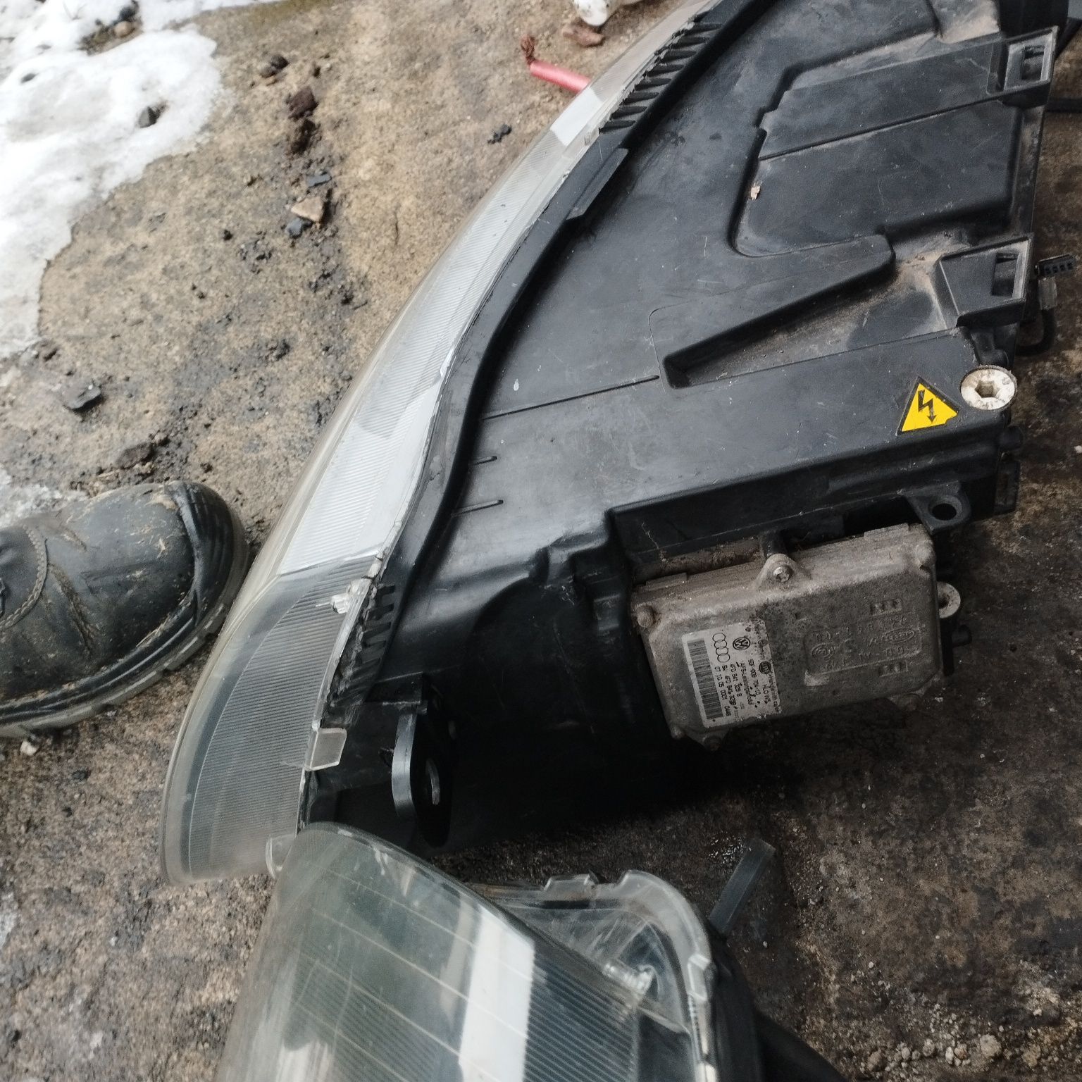 Audi A6 C6 lampy przód oryginał Hella Xenon skrętny