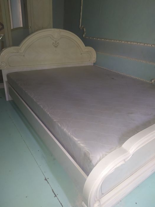 Продам    мебель спальня комплект срочно