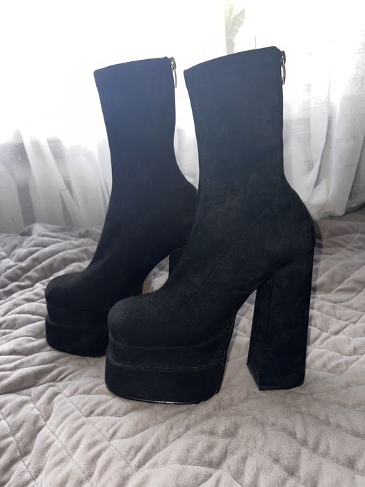 Продам боти на каблуку