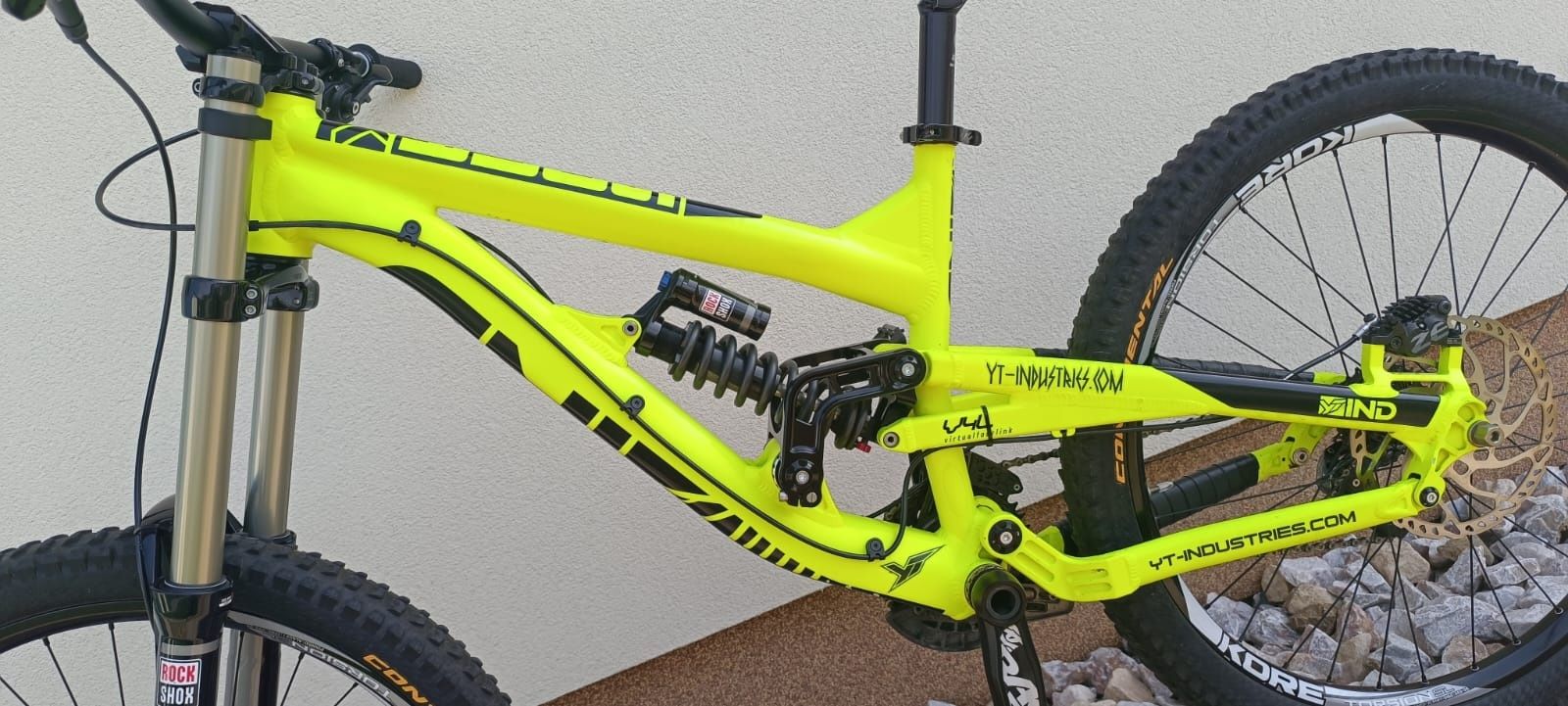 Rower zjazdowy YT TUES Downhill DH