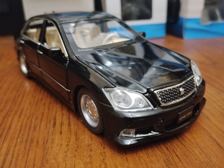Модель Toyota crown 1:32 Автоексперт металл свет звук инерция Тойота К
