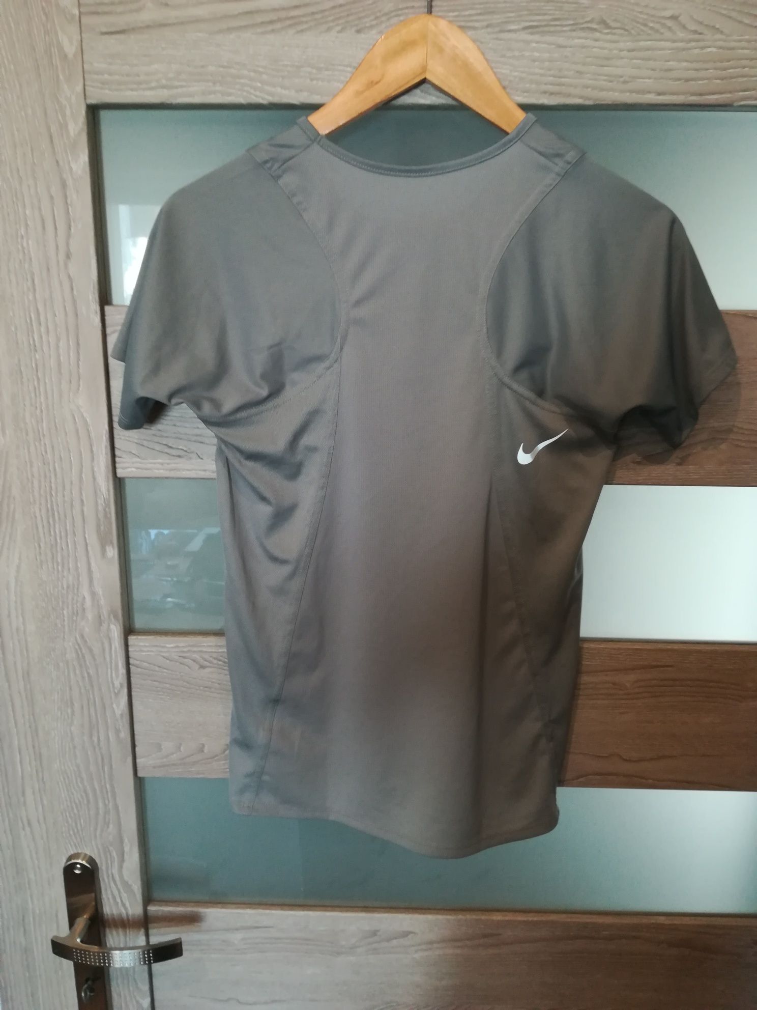 T-shirt damskiNike rozm. XS