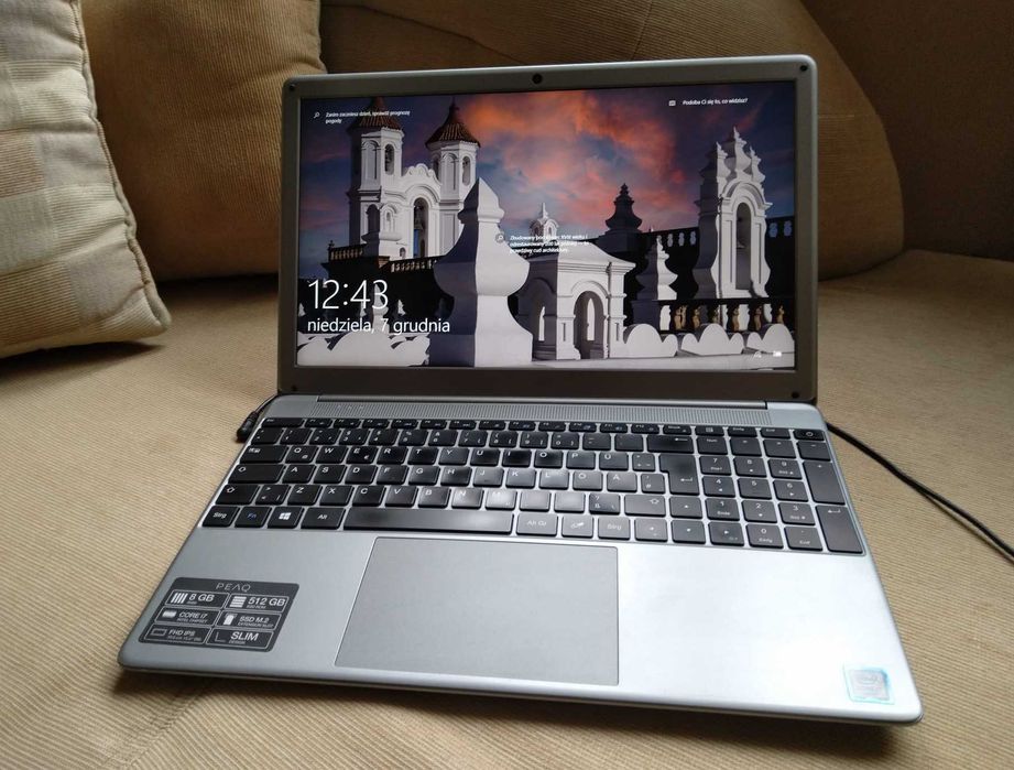 Notebook PEAQ C150 15,6" FHD/ i7-6560U/ SSD 180GB/ RAM 8 GB/ Iris 540