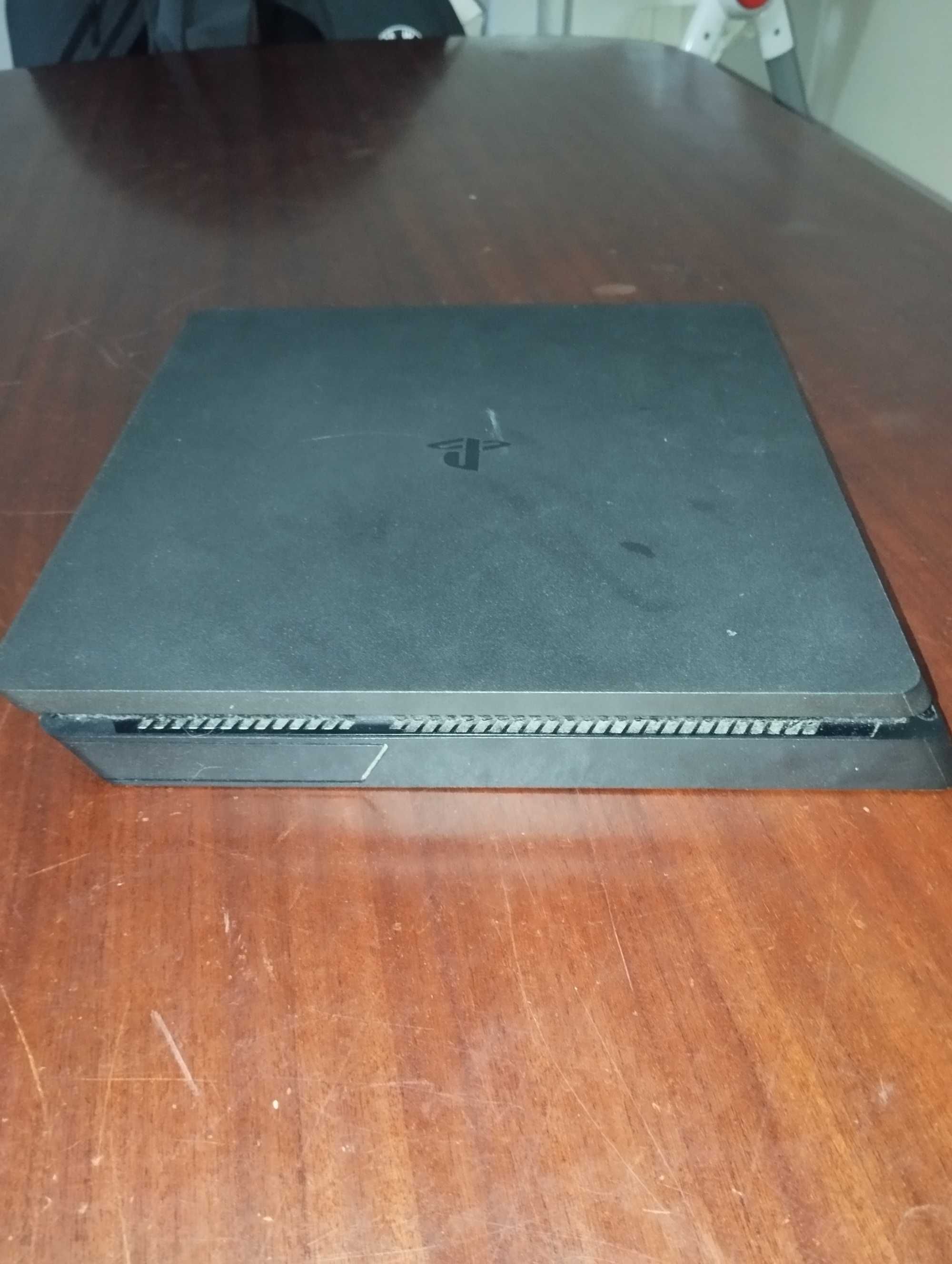 PS4 Slim 500GB + Comando Original – Excelente estado