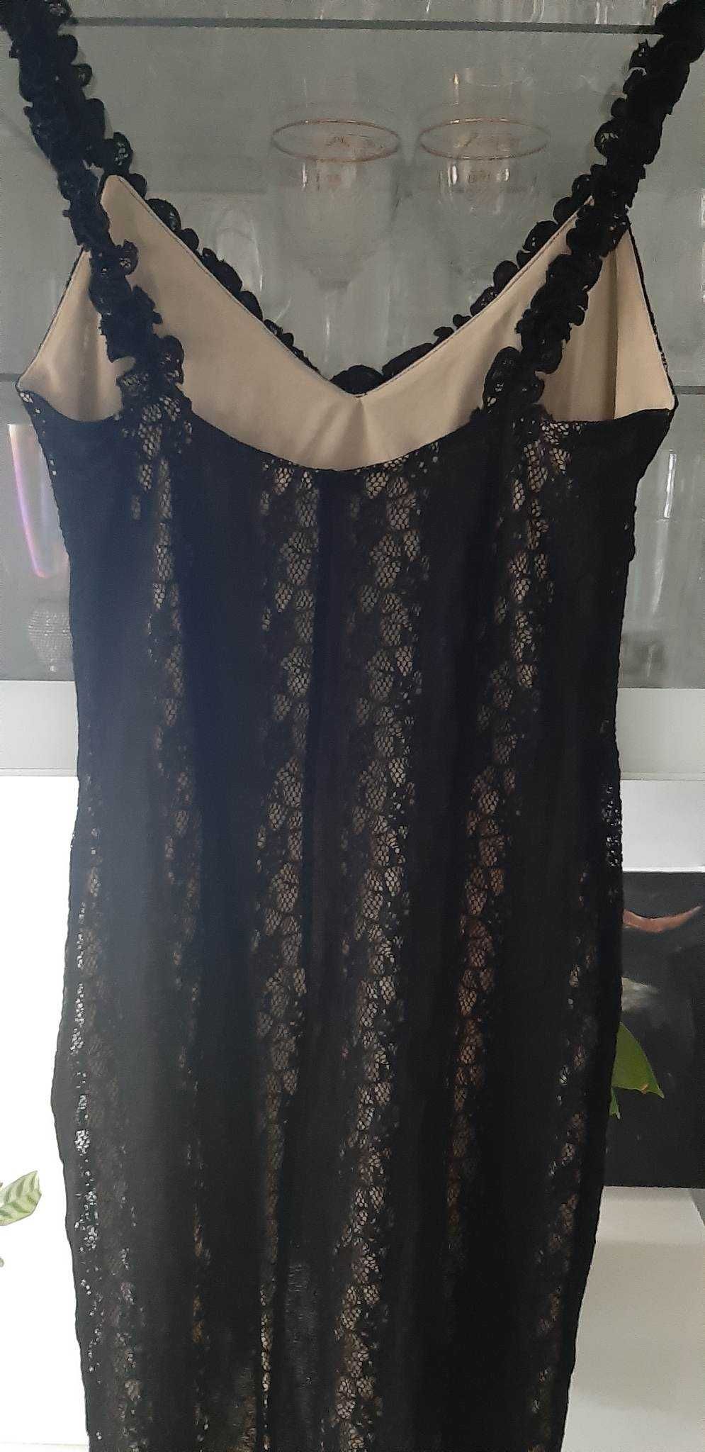 Koronkowa czarna sukienka, M