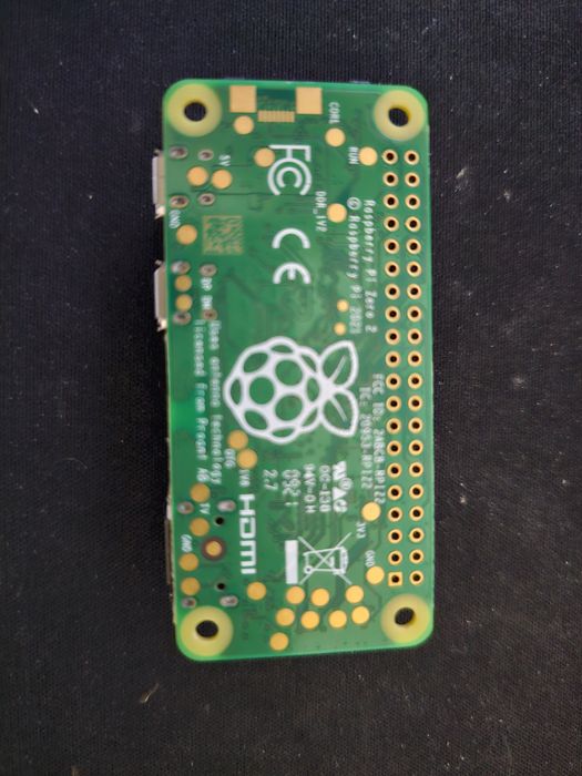 Raspberry pi zero 2w com dissipadores e caixas