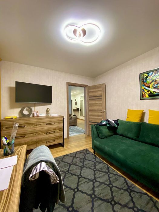 Продам 5 ком. с АО 5 мкрн.