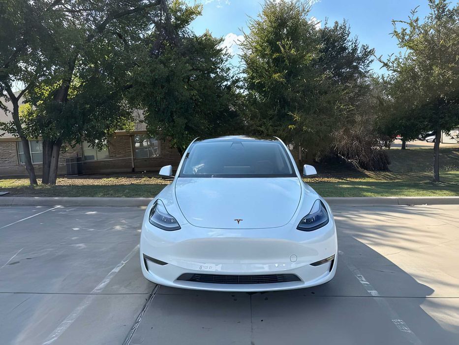 Tesla Model Y      2022