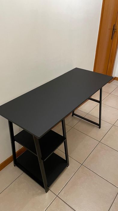 Secretária em excelente estado