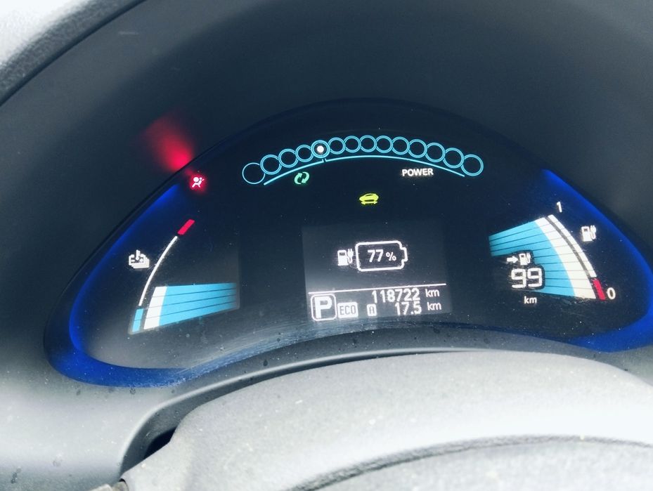 Ниссан Leaf 2014