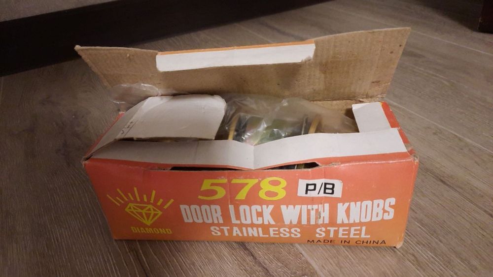 Дверная ручка круглая с замком