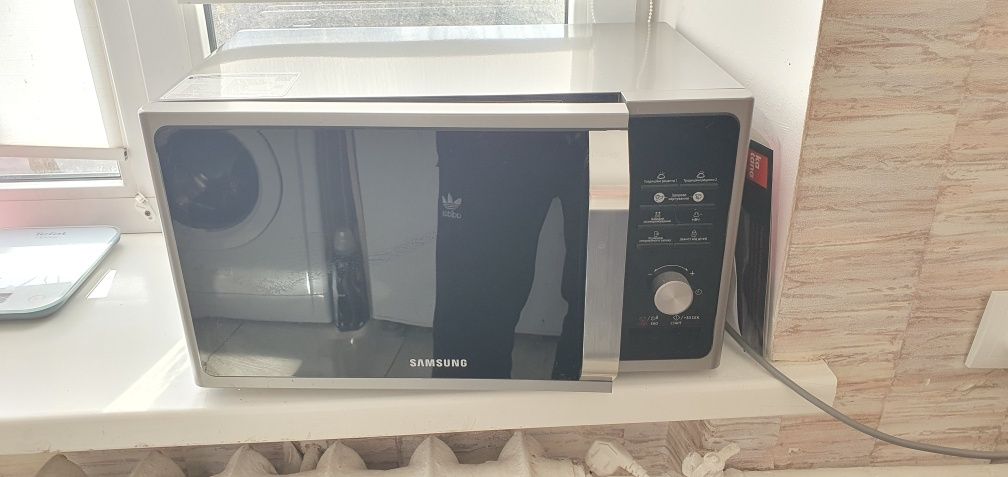 Мікрохвильова піч SAMSUNG MS23F302TAS/UA