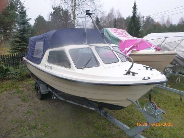 Łódka wędkarska / opt . silnik . przyczepa