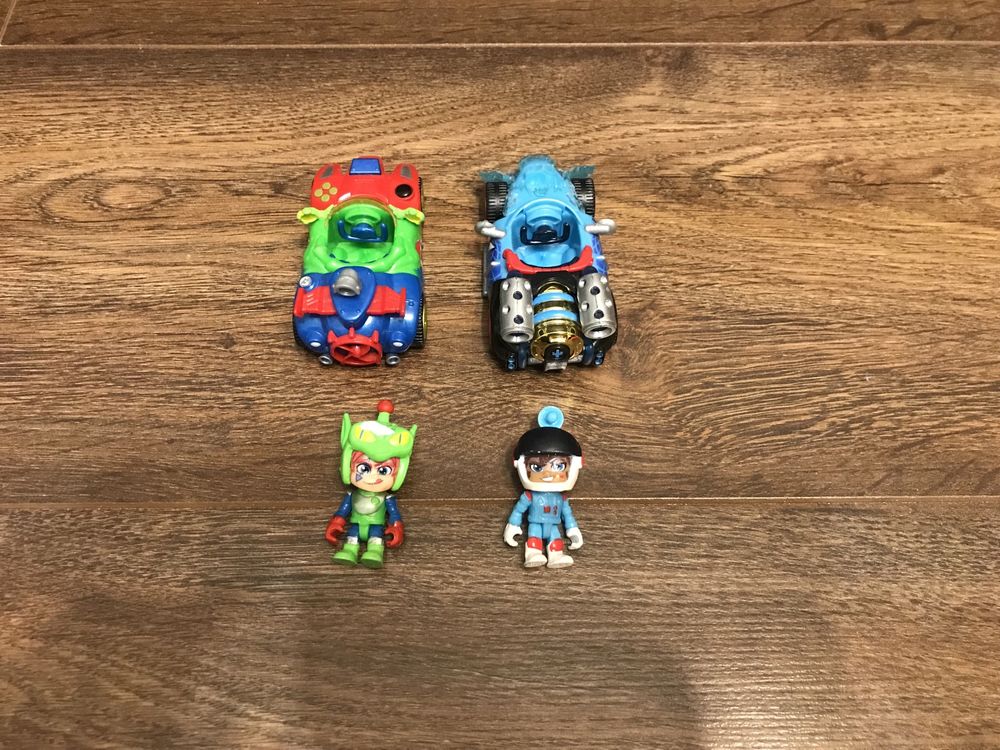 T-racers pojazdy z figurkami