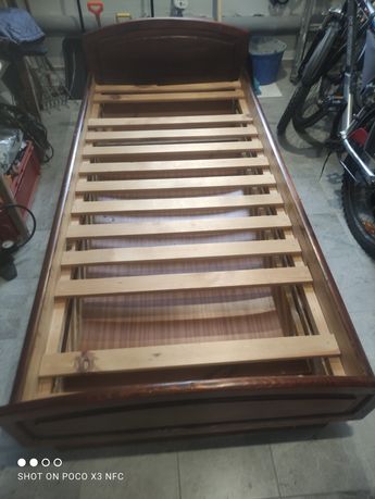 Łóżko drewniane z szufladą