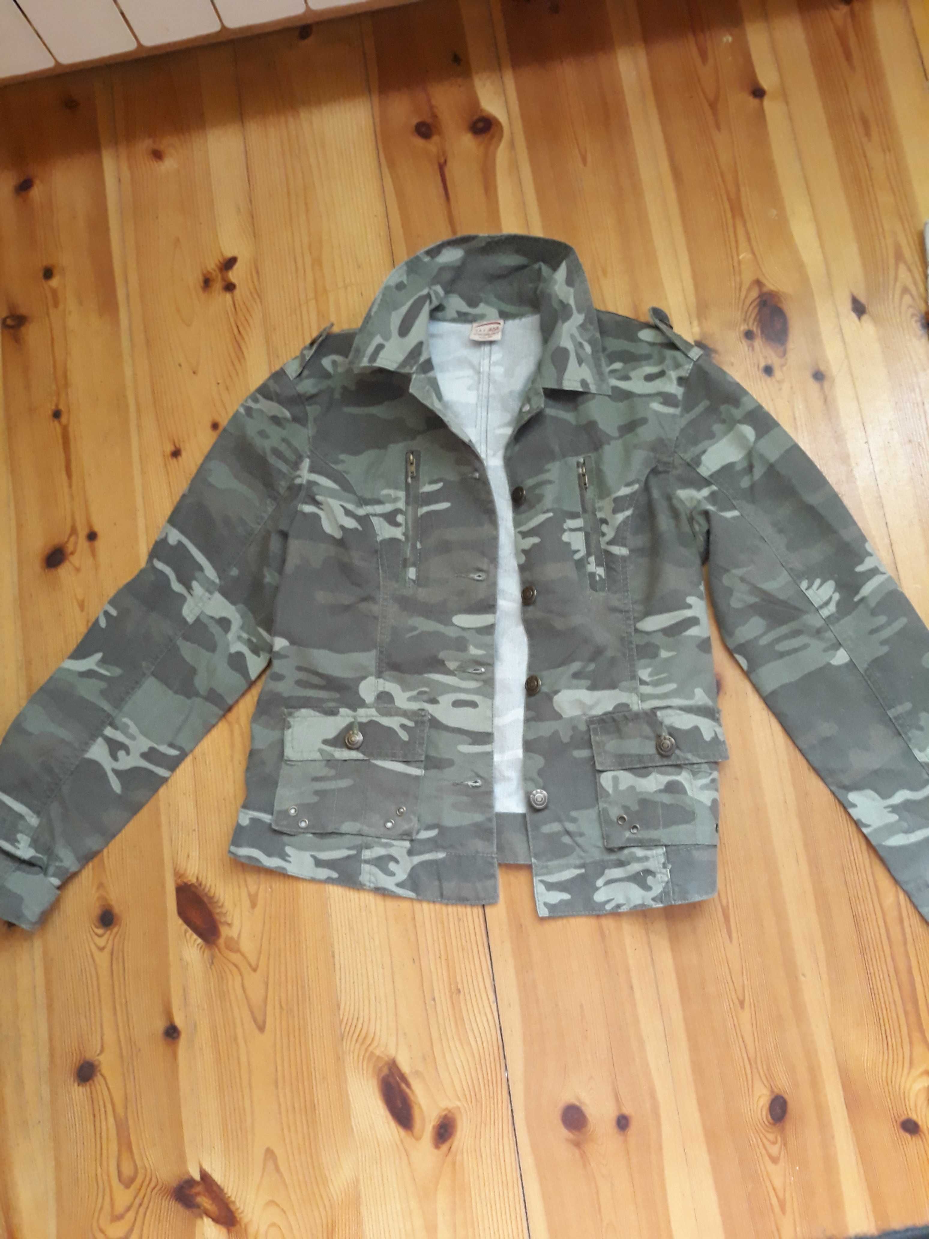 Bluza moro.