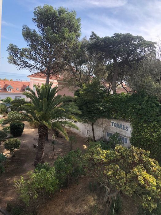 Arrenda-se T1 ,Monte Estoril, vista de mar, garagem box