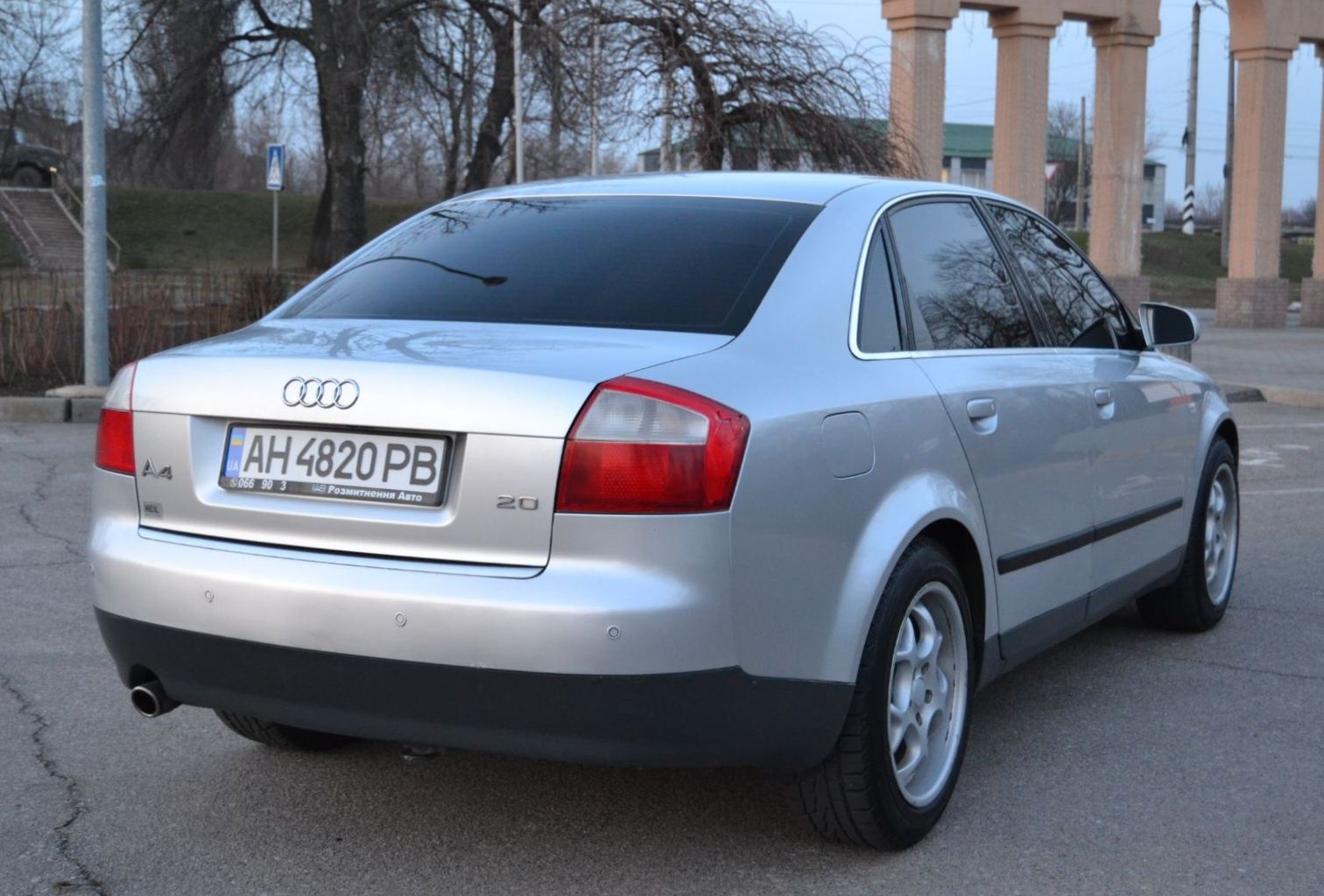 Audi A-4 2001г 2.0л