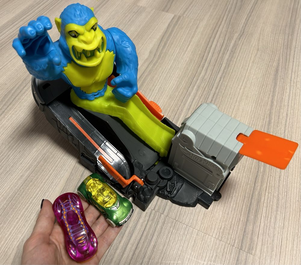 Игровой набор Хот Вилс Атака ядовитой гориллы Hot Wheels