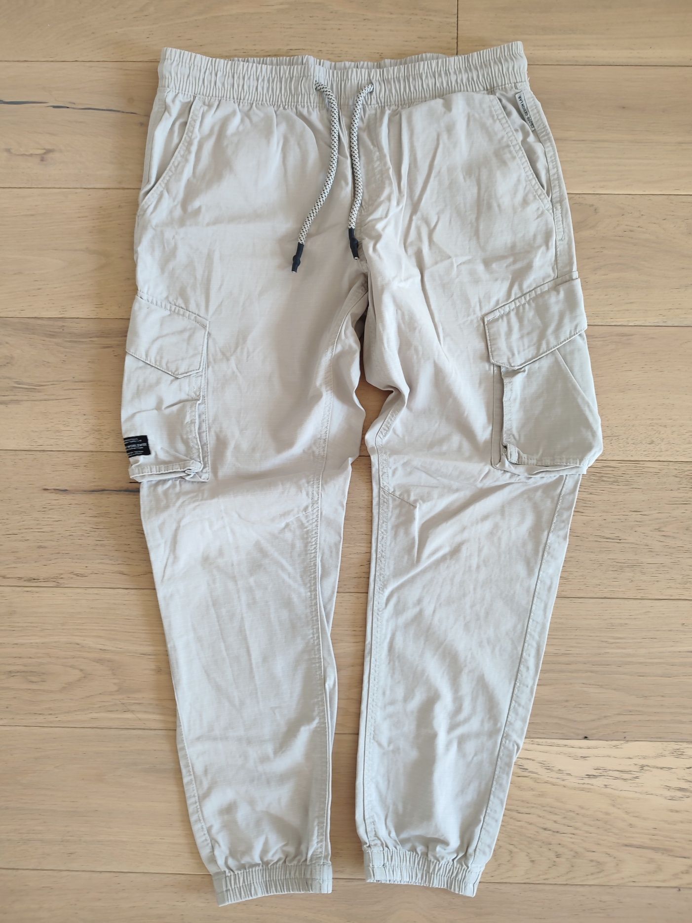 Spodnie jogger Cropp