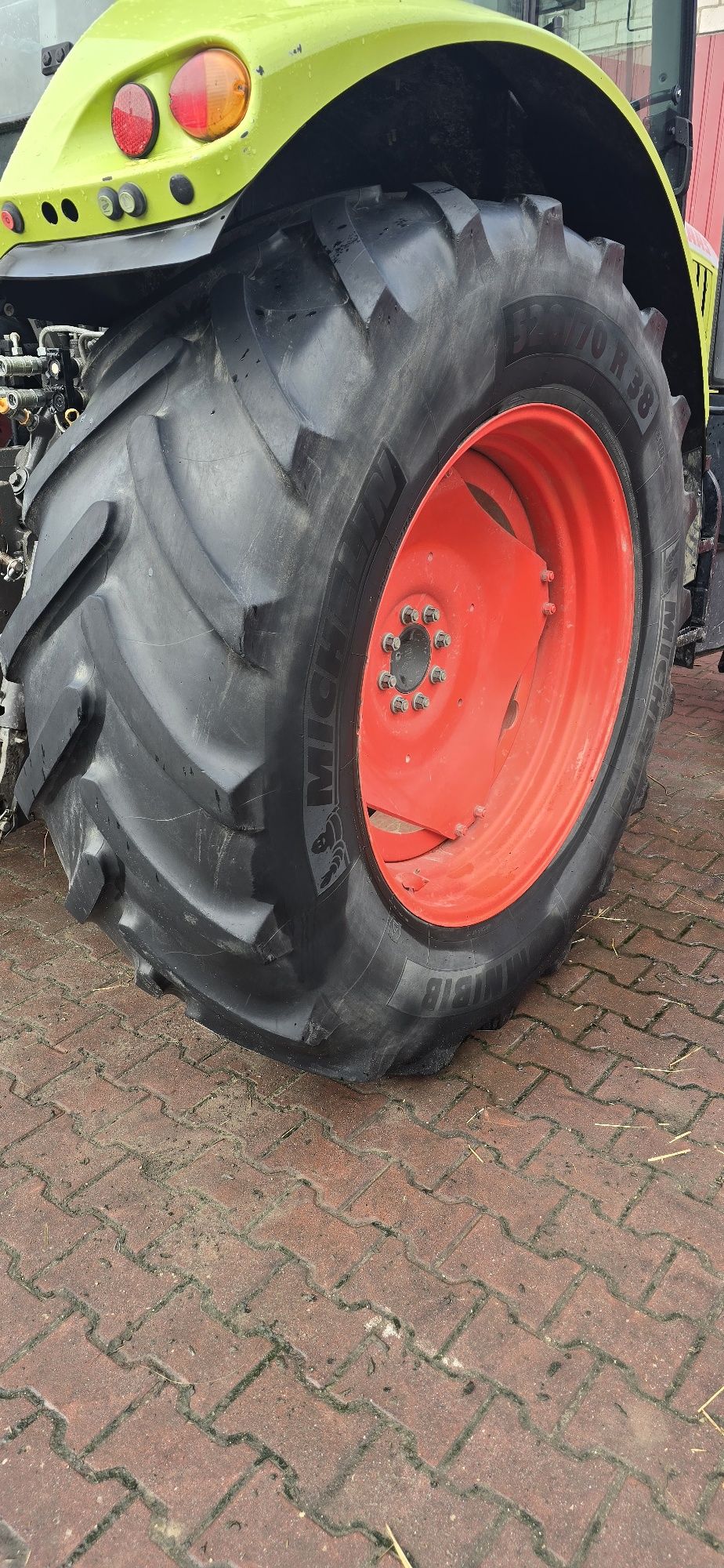 Opony Michelin 520.70 R38 / 420.70 R28