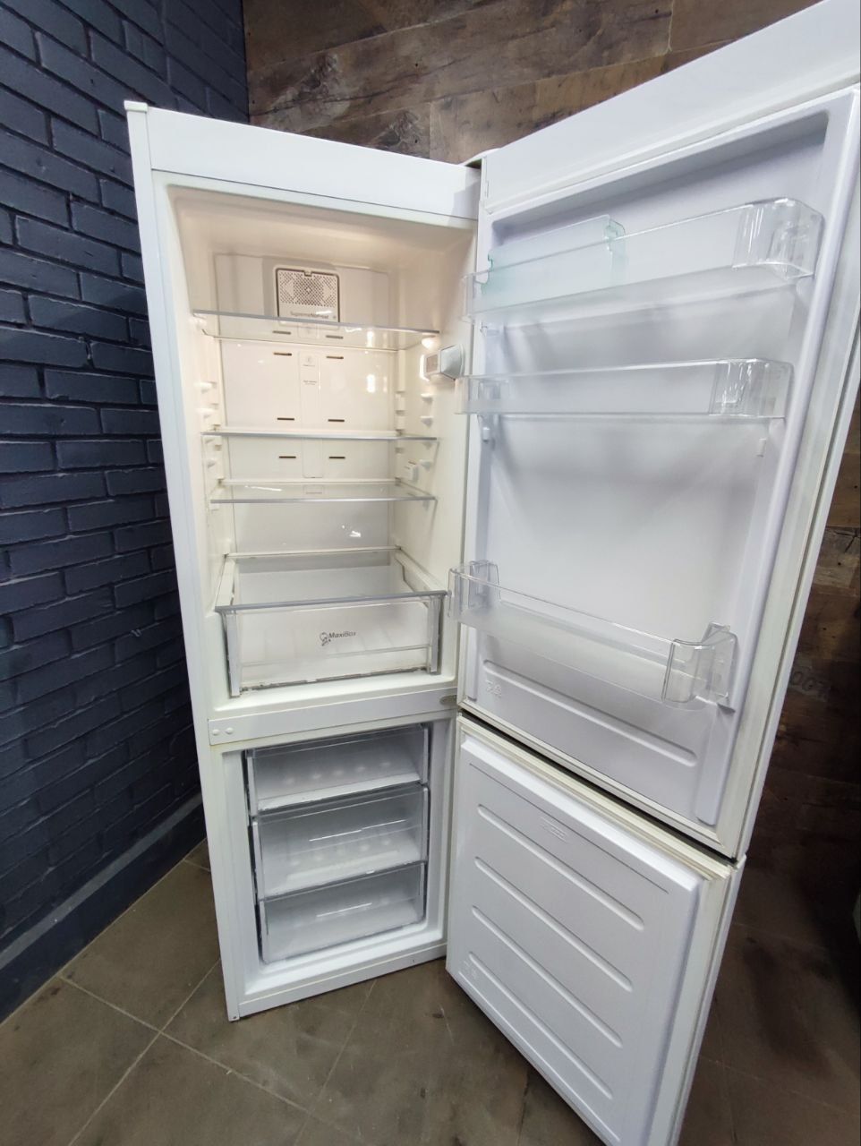 Гіпермаркет техніки #1 в Києві . Холодильник Sharp sj 420n
.