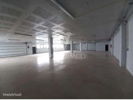 Armazem na Zona Industrial Coca Maravilhas, Portimão