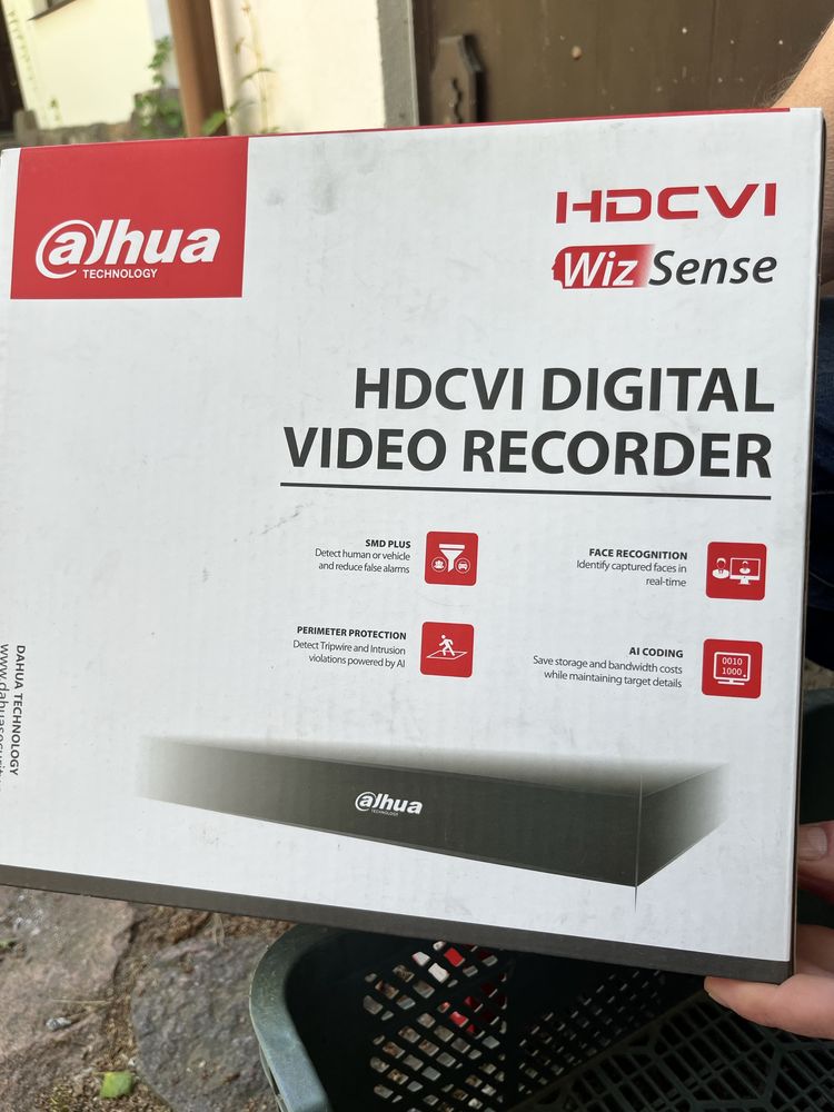 8 sztuk kamer + 1 kamera 360’ z alamem + łączenia, dysk, telewizor