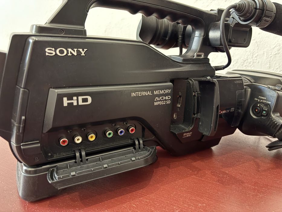 Профессиональная видеокамера Sony HXR-MC1500P