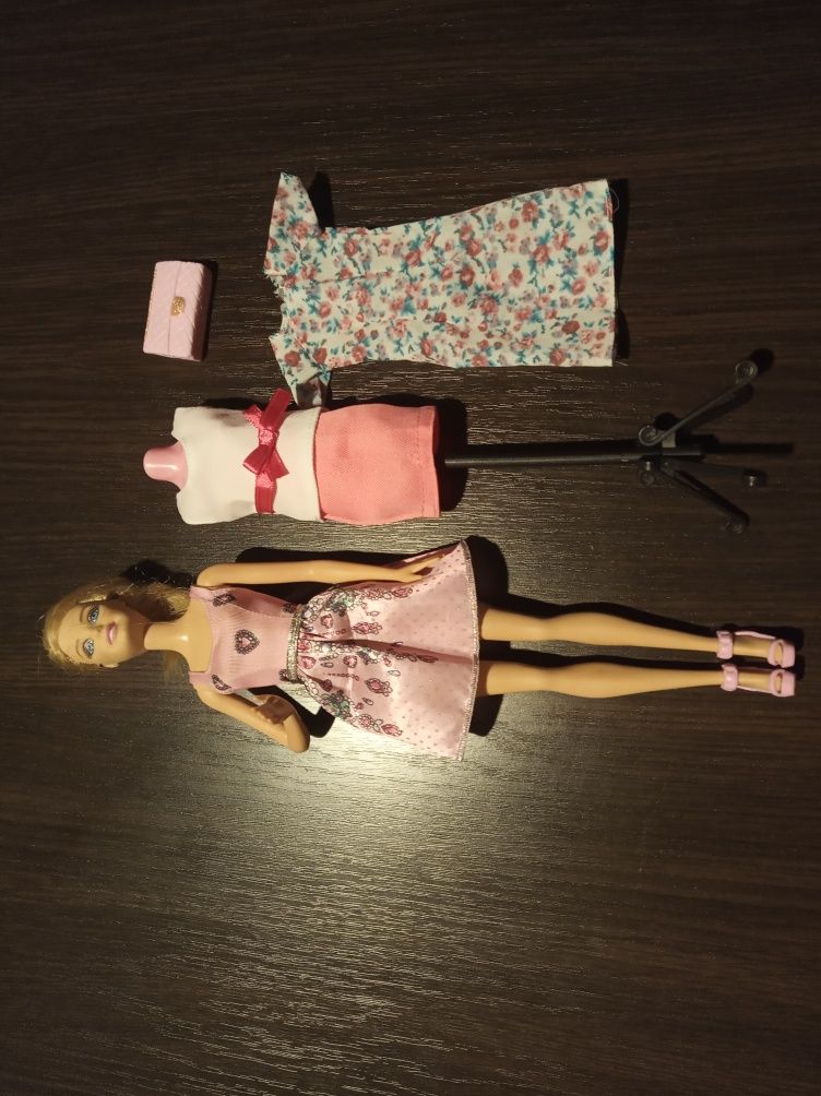 Lalka Barbie z ubraniami