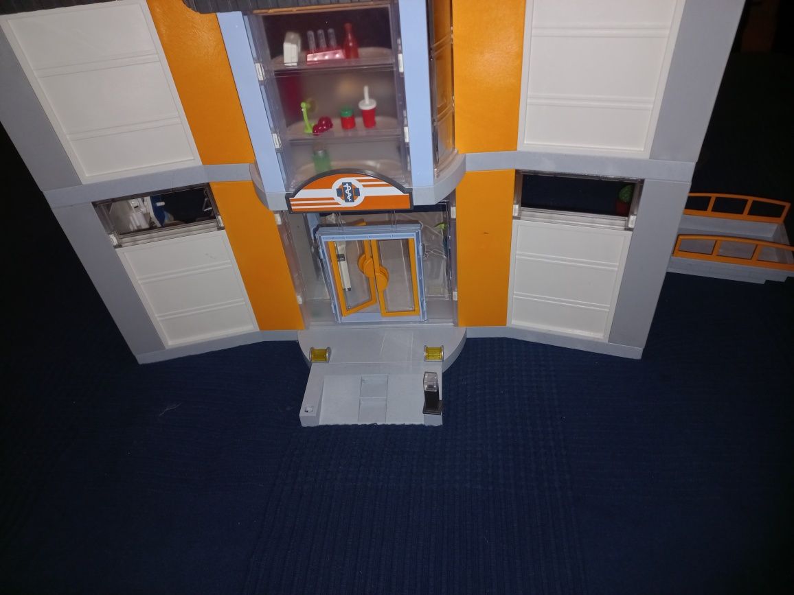 Szpital Playmobil City Life 70190